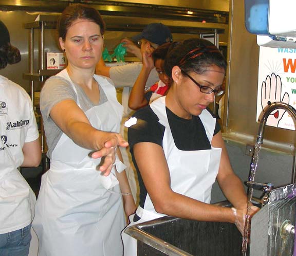 2009-06-13_09-11-42washingupseba.JPG