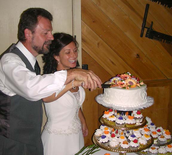 2009-09-12_18-56-41cakecuttingw.JPG