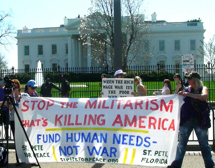 2010-03-20_13-16-37stpetestopthemilitarismfundhumanneedsnotwar.JPG