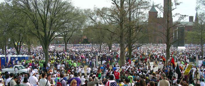 2010-03-21_16-07-40seaofpeople.JPG