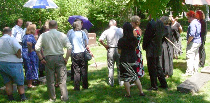 2010-06-19_14-22-37graveside.JPG